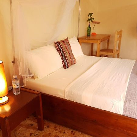 Annas Bed And Breakfast Entebbe Dış mekan fotoğraf