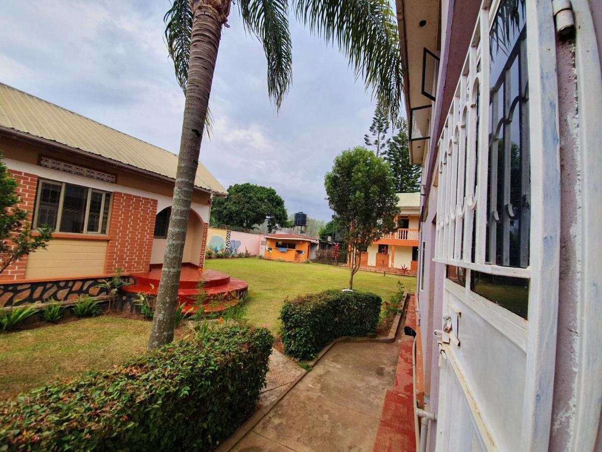 Annas Bed And Breakfast Entebbe Dış mekan fotoğraf