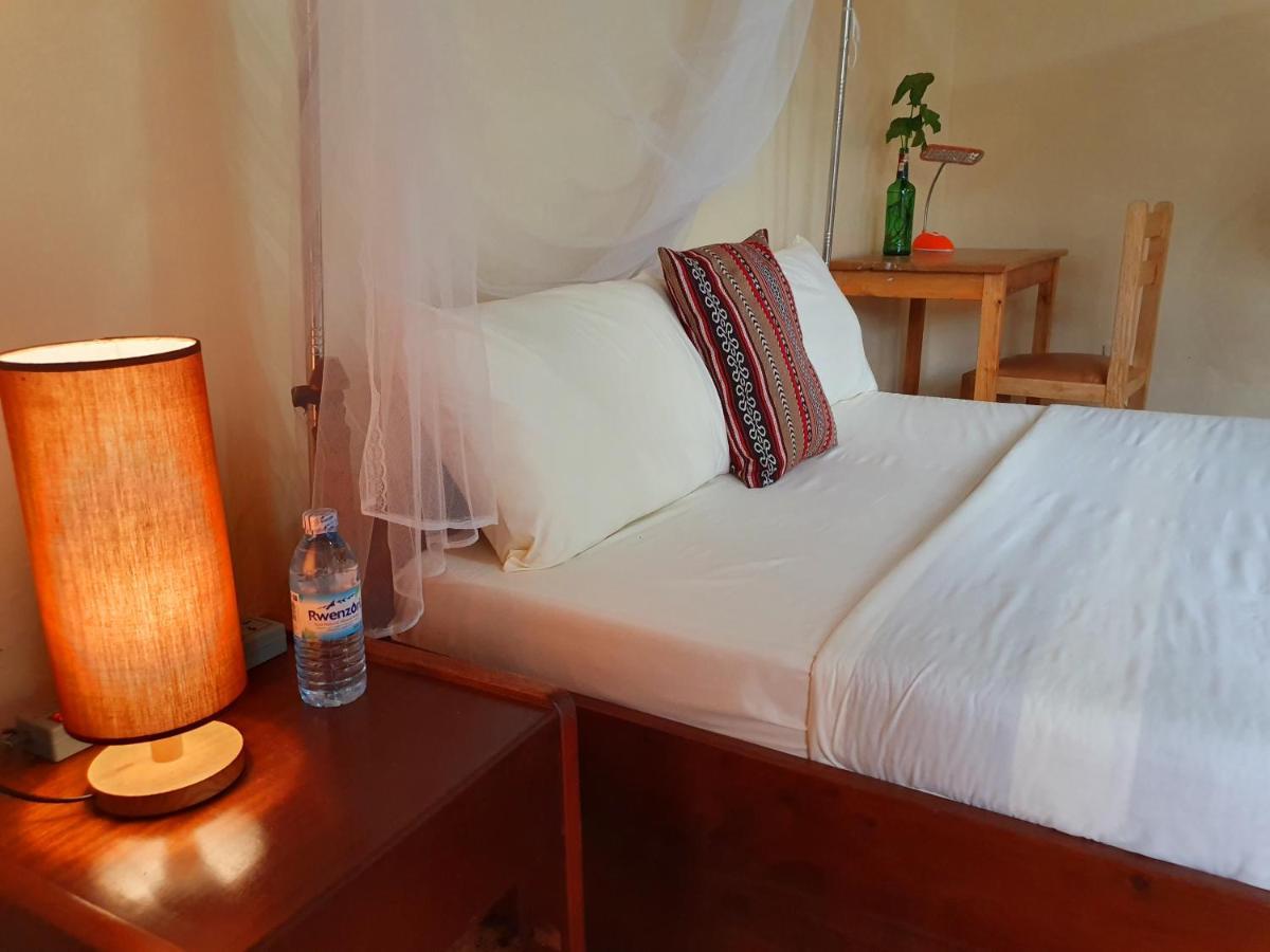 Annas Bed And Breakfast Entebbe Dış mekan fotoğraf