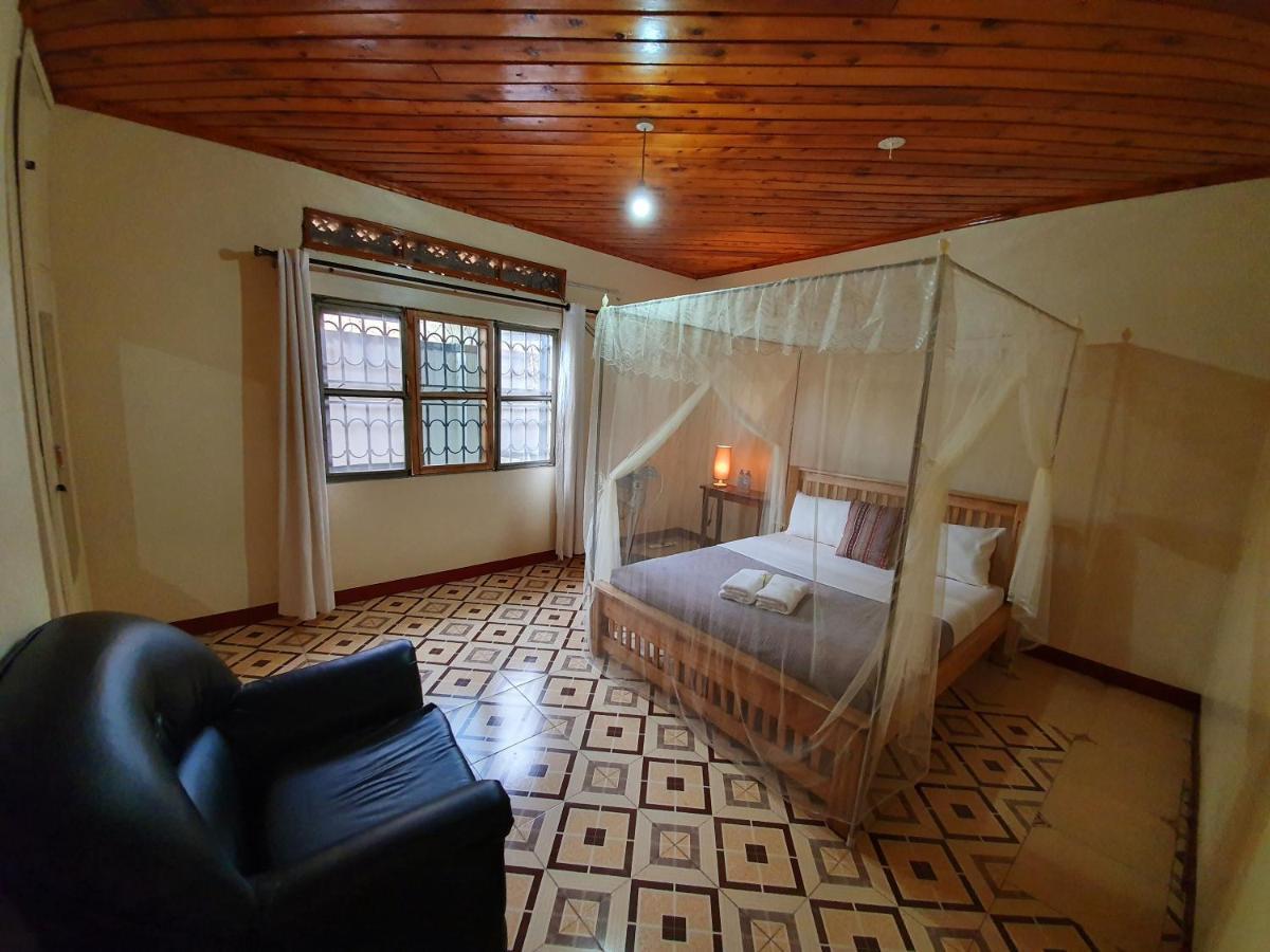 Annas Bed And Breakfast Entebbe Dış mekan fotoğraf