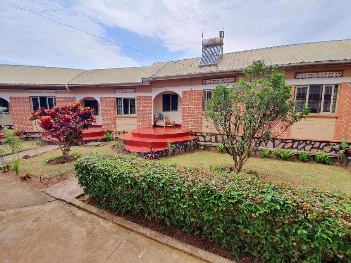 Annas Bed And Breakfast Entebbe Dış mekan fotoğraf