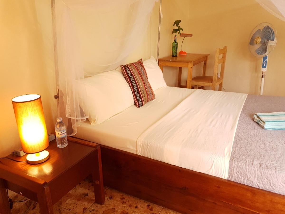 Annas Bed And Breakfast Entebbe Dış mekan fotoğraf